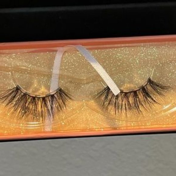 MOXIELASH “MAGNETIC” Lashes & Liner Bundle - Picture 7 of 12